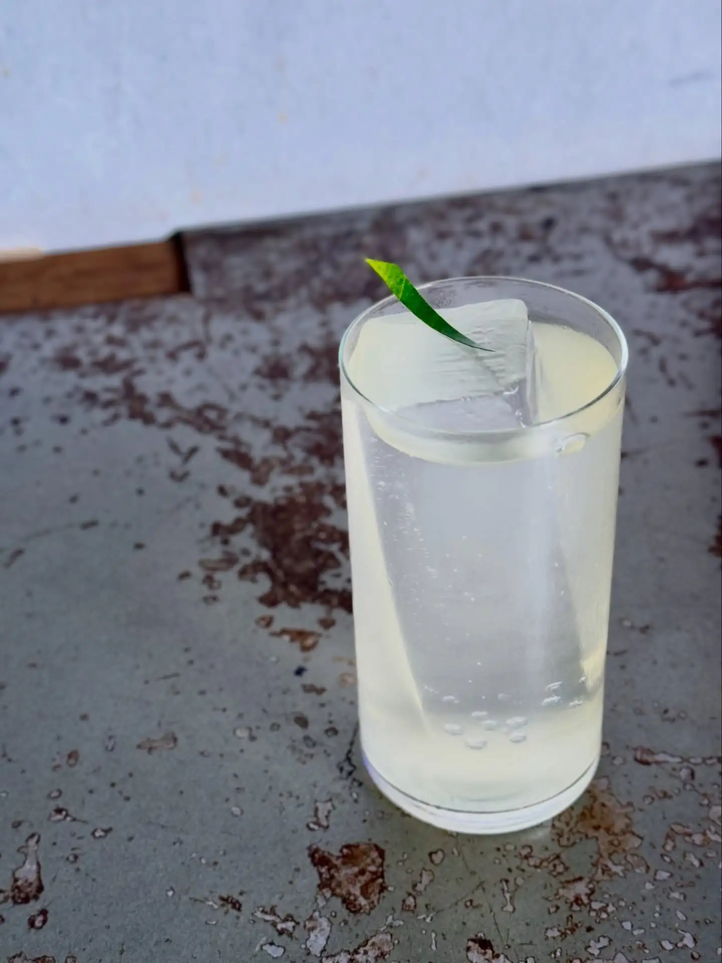 Wednesday night at Carico calls for ARANTIUS SIESTA.
#fragrant #fresh #effervescent

Montelobos Mezcal, 
Tio Pepe Fino Sherry, 
orange and a hint of sesame.
A bright, easy sip to slow things down right where day meets night.